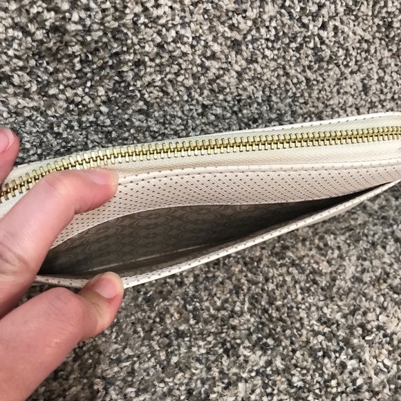 PRICE DROP 🎉 Wallet Set - White & Gold - Picture 6 of 9